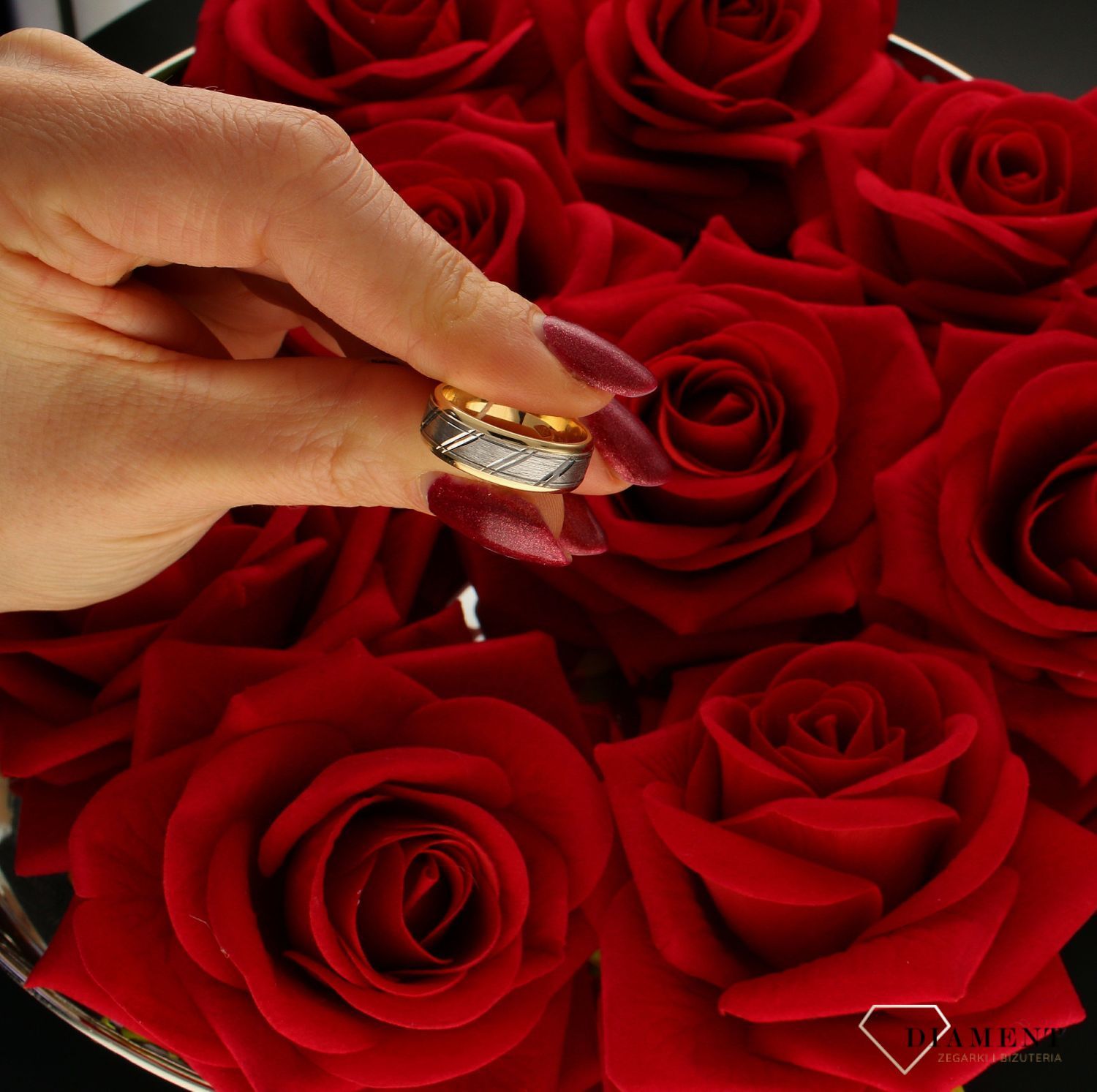 Złota obrączka damska 585 białe i żółte złoto z grawerem – rozmiar 13, szerokość 6mm.jpg